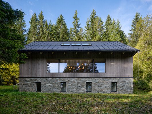 
        Na Kukačkách Mountain Chalet / Edit! architects
      