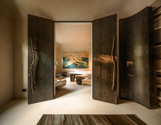 
        Artistic Office of a Notary / Dolgopiatova Interior Design
      
