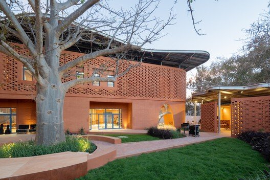 
        Goethe-Institut Sénégal  / Kéré Architecture 
      