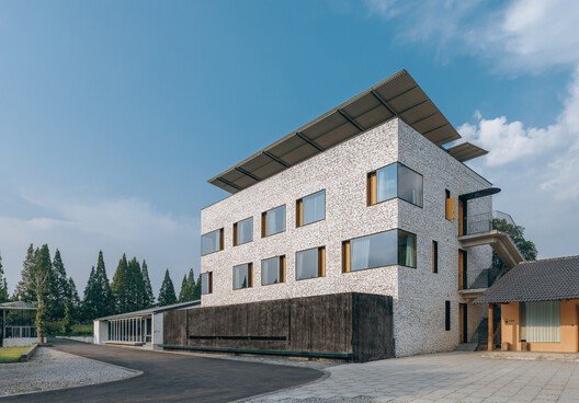 
        Mine Resort · Hill / siarchitecture
      