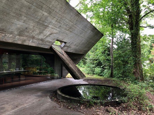 
        Van Wassenhove Residence: Living the Radical Continuity of Juliaan Lampens
      