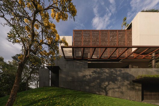 
        O16 House / studiokian
      