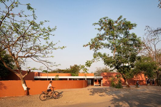 
        Belgaon Dhaga School / pk_iNCEPTiON
      