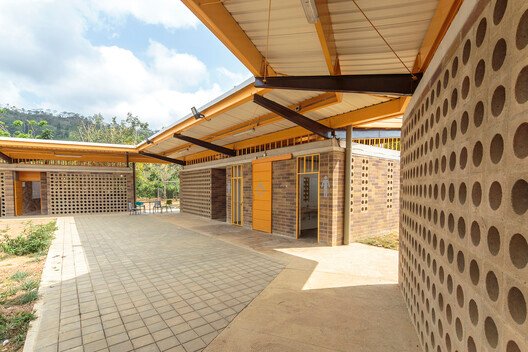 
        Climate and Collective Use: Architectural Permeability in Latin America
      