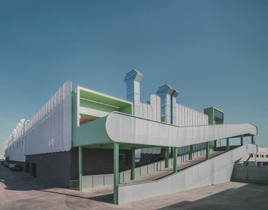 
        Leganés Auto Center / OOIIO Arquitectura
      