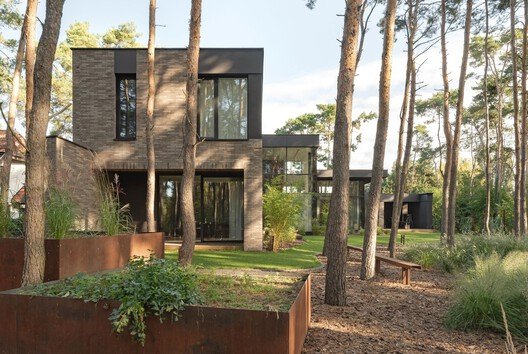 
        House Among The Trees  / Wrzeszcz Architekci + mode:lina
      