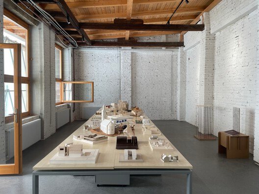 
        The Dryer Workshop / Atelier dmb
      