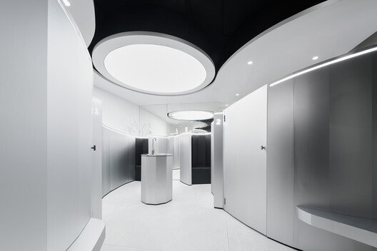 
        Resmile Dental Wellnss / space+craft
      