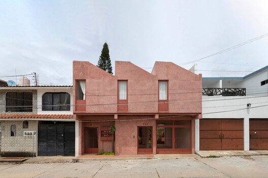
        Student Studies 46B / Carmelina & Aurelio Taller de Arquitectura
      