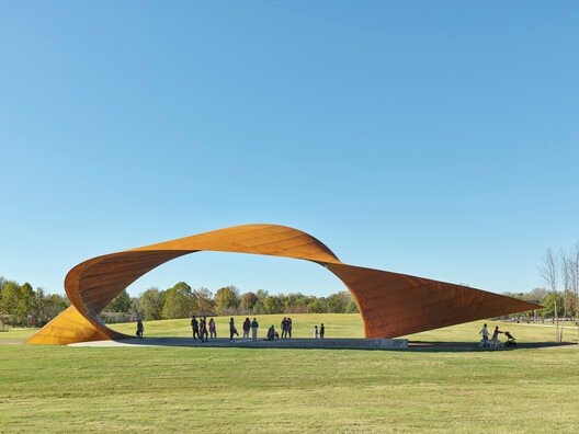 
        Luther George Park Performance Pavilion / Trahan Architects
      
