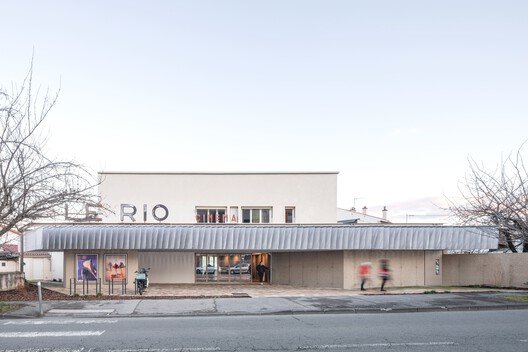 
        Neighborhood Cinema ‘Le Rio’ / FAB Architects + Unes Architectes
      