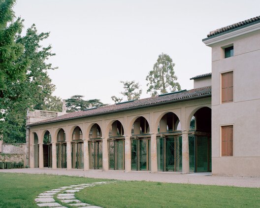 
        Vis-à-Vis Venitian Villa / RigonSimonetti
      