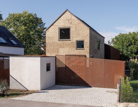 
        Cork House / studio bauform
      