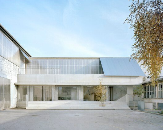 
        Temporary Theater Drama and L56 Multipurpose Hall / Vidic Grohar
      