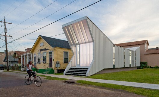 
        Reconsidering the Shotgun House: Between Preservation, Experimentation, and Displacement
      