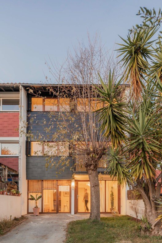
        Workers' House Renovation / Cecile Elicagaray Architecte
      
