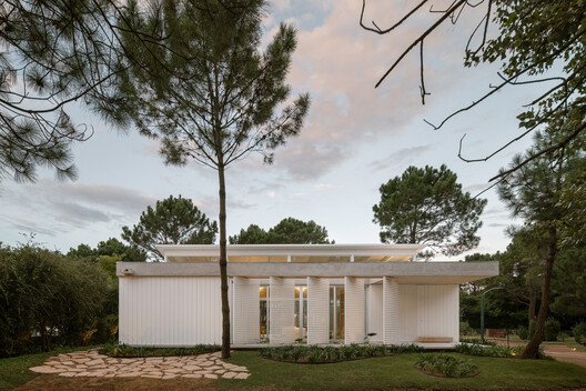 
        House by the Sea / Jorgelina Tortorici & Asociados
      