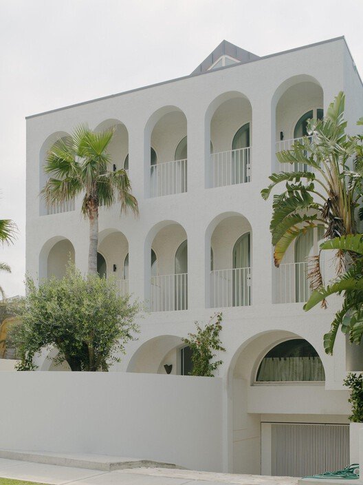 
        Bondi Beach Villa / Common Office
      