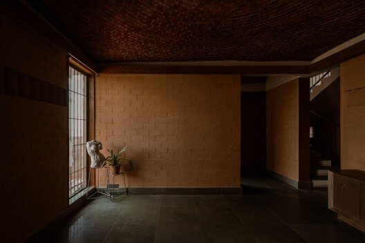 
        Sudhagar's Mud House / Aagaram Architects
      