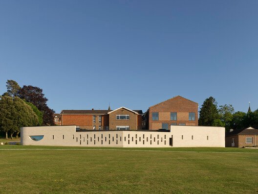 
        St Raphael's Health and Wellbeing Center / Adam Richards Architects
      