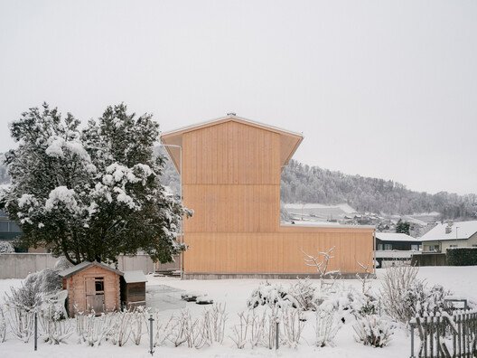 
        Tower House / kit
      