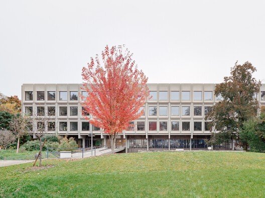 
        Vertical Extension and Refurbishment of Collège Rousseau / Burckhardt
      