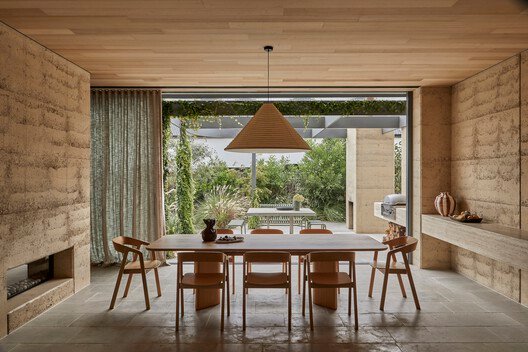 
        Barwon Dunes House / Eliza Blair Architecture
      