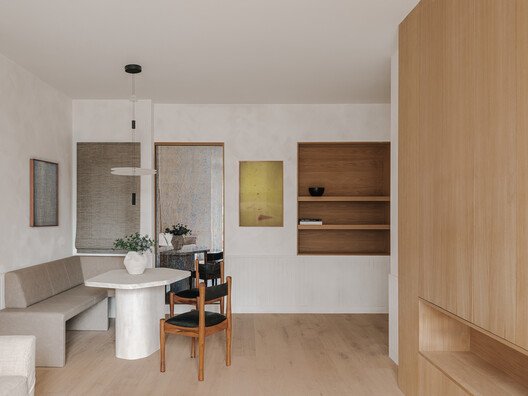 
        Diagonal Apartment / De la Villa Studio
      