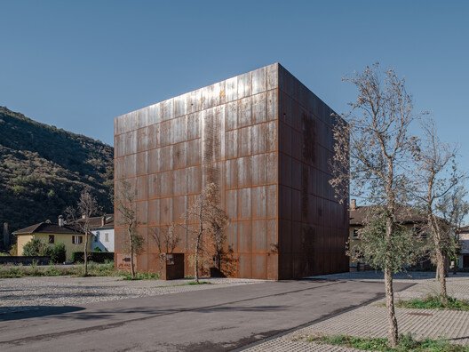 
        New Winery URS HAUSER / Wespi de Meuron Romeo architects
      