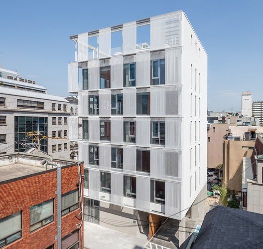 
        Metal Curtain Building / Hyunjoon Yoo + Partners
      