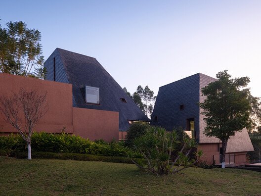 
        Red Valley Dwellings / line+ studio
      