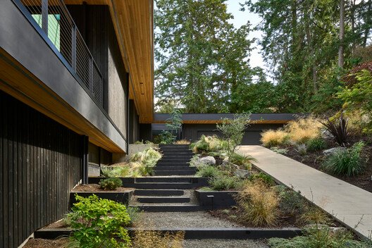 
        Layer House / W O V E N Architecture and Design
      