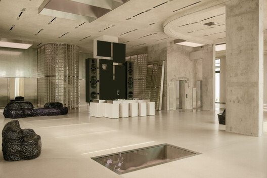 
        OUNASS Stage Dubai / VAUST Studio
      