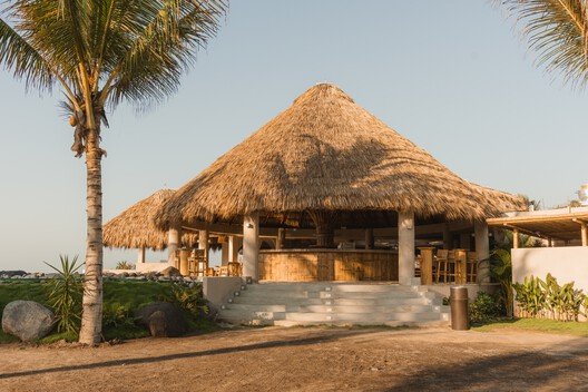 
        Rosa Jamaica Beach Club / Gris | Estudio de Diseño + Arquitectura
      