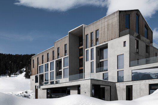 
        Spa Complex Moon2 / Architectural Studio Chado
      