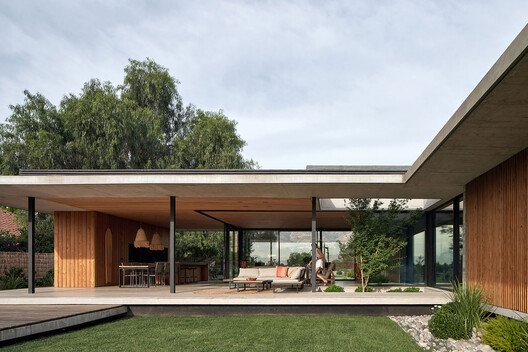 
        Paso de los Toros House / Juan Carlos Sabbagh Arquitectos
      