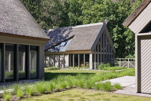 
        Guesthouse "Postal route" / Plazma Architecture Studio
      