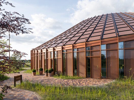 
        Dymak HQ  / BIG
      