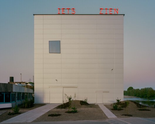 
        Showdepot De Groen / Space Encounters
      