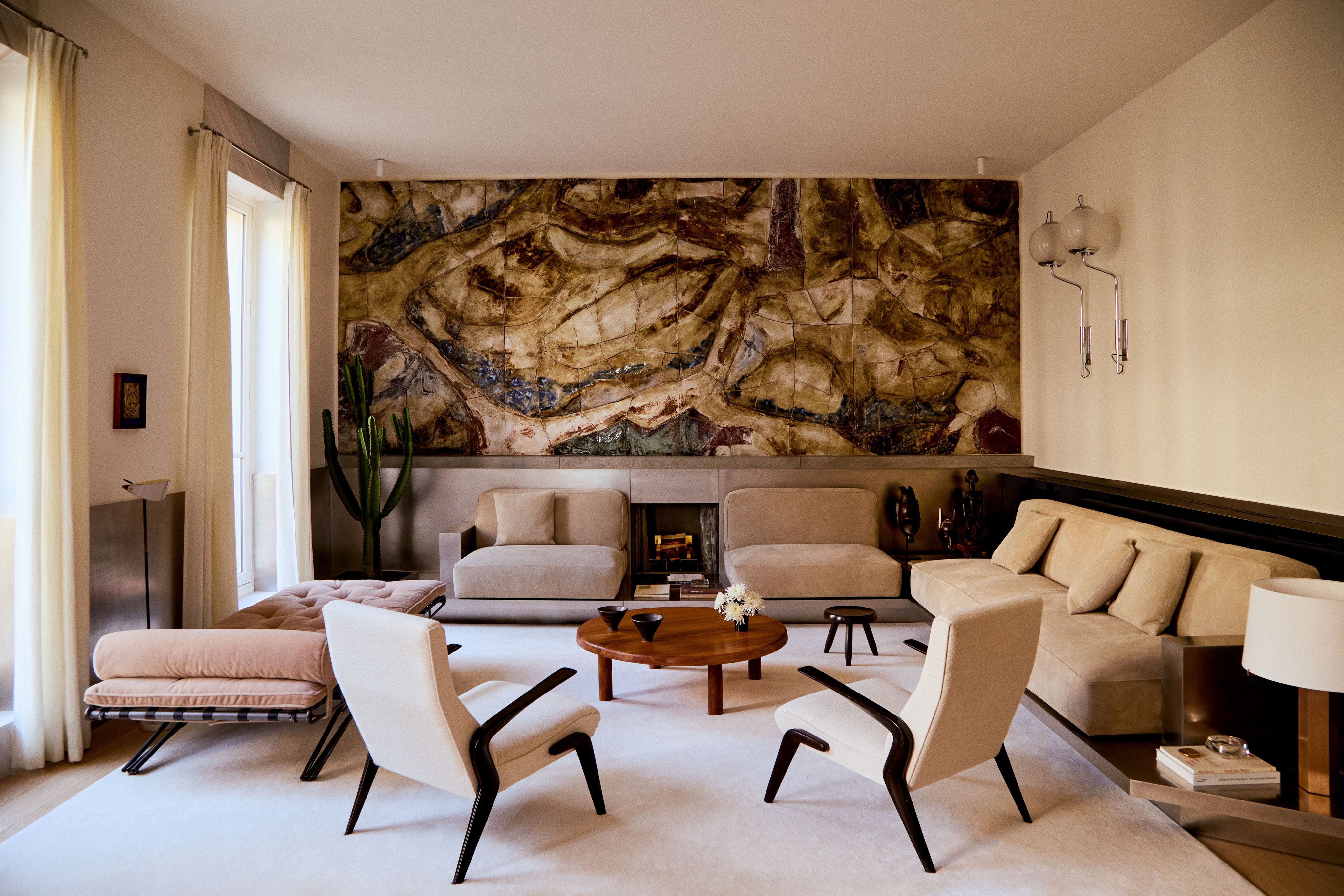 In This Elegant Paris Pied-à-Terre the Interiors Are Inspired by a 1960s Novel and Model Betty Catroux