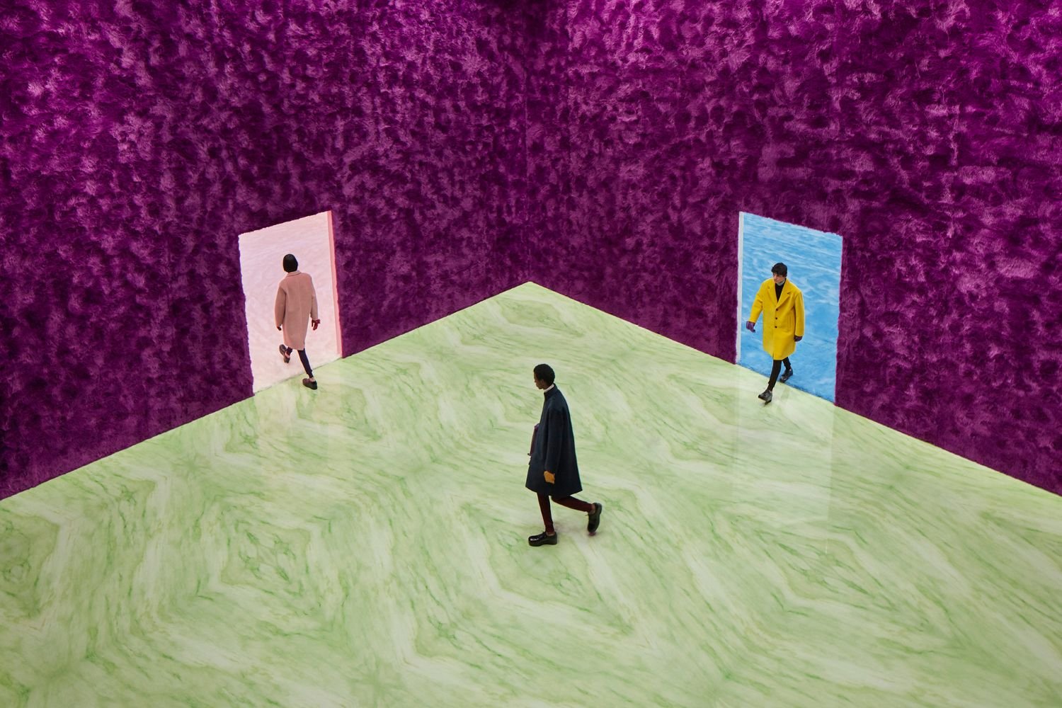 602bc26544e41519c2b84258_thisispaper-fashion-raf-simons-prada-fw21-menswear-showspace-rem-koolhaas-amo-17.jpg