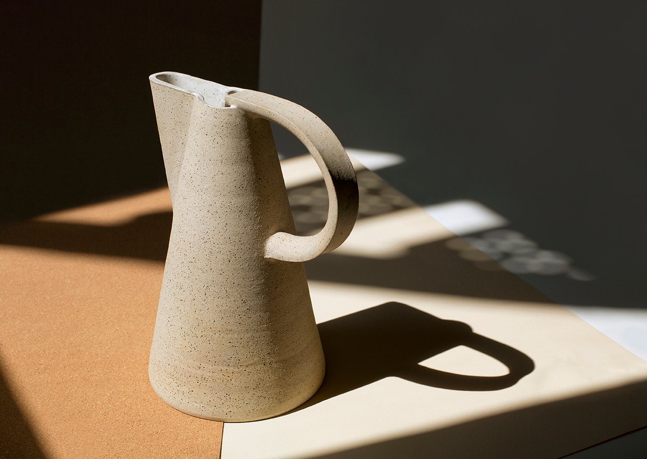 HighGloss_ConicalPitcher_01.jpg