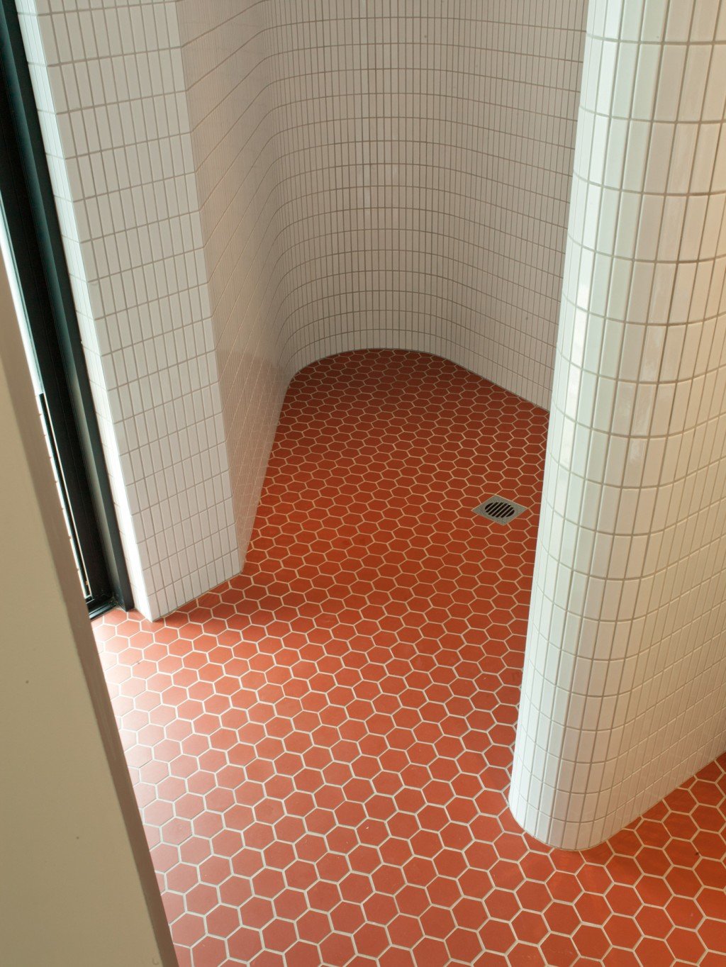 bathroom-stevens_lawson-home_of_the_year-2-1024x1364.jpg