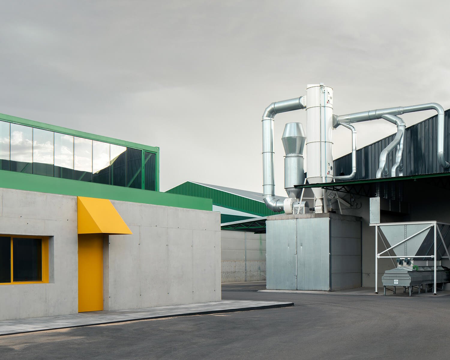 A Spanish Seed Company’s Workspace Is Designed for the Changing Seasons