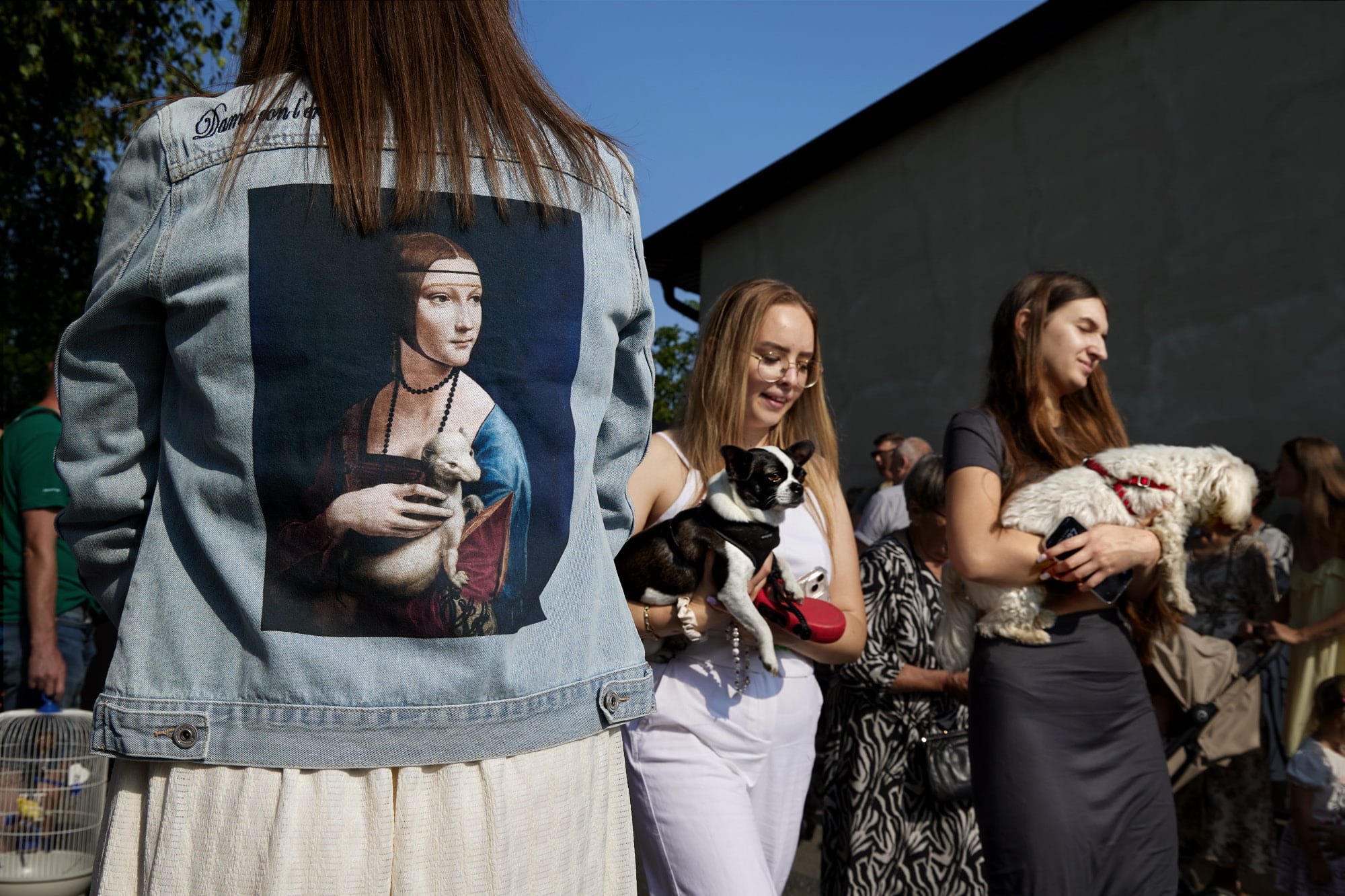 Janusz Jurek Embraces the Weirdness of Everyday Life in Captivating Street Photographs