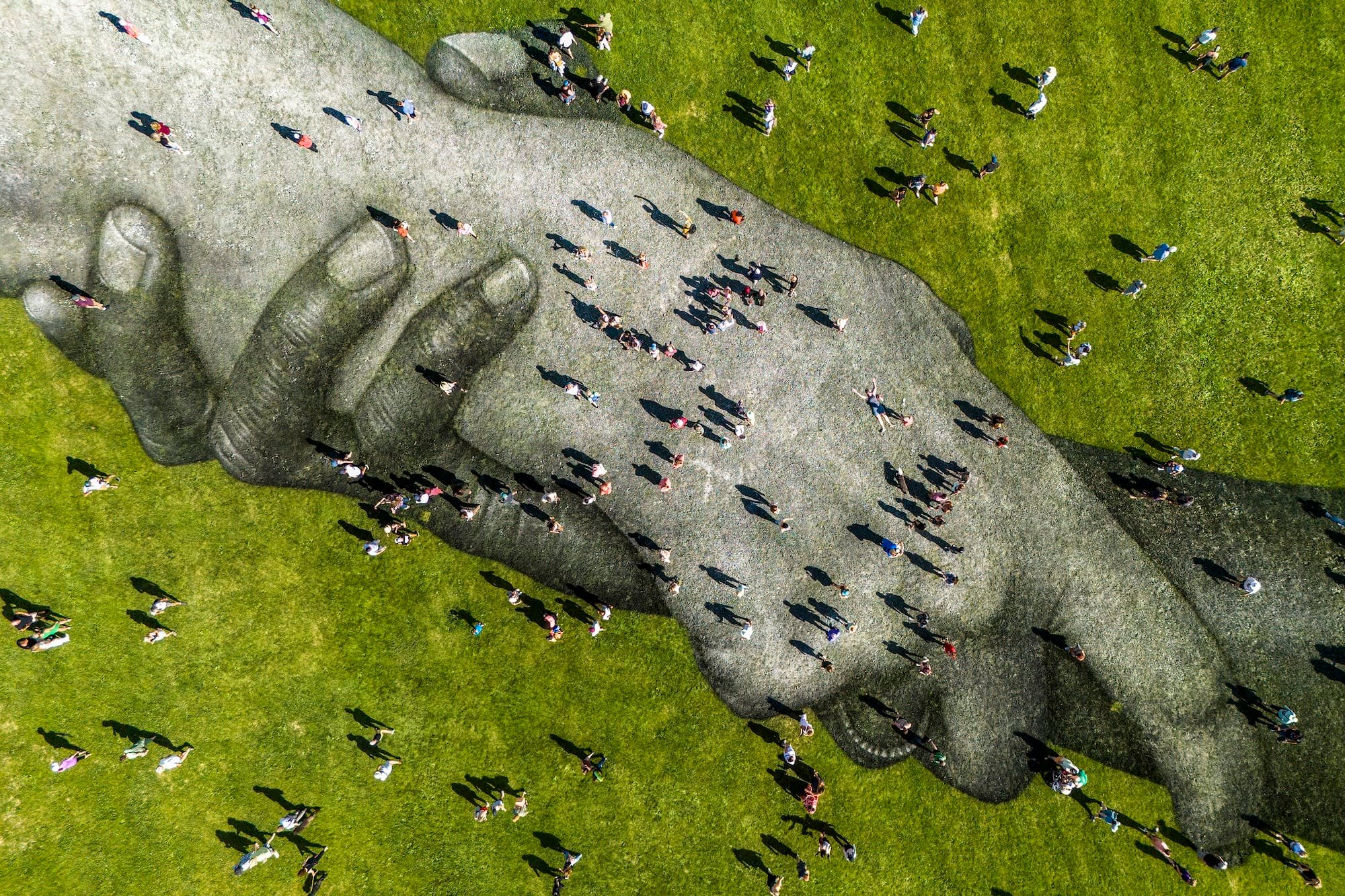 23,000-Square-Foot Clasping Arms Celebrate Community Resilience in Minneapolis