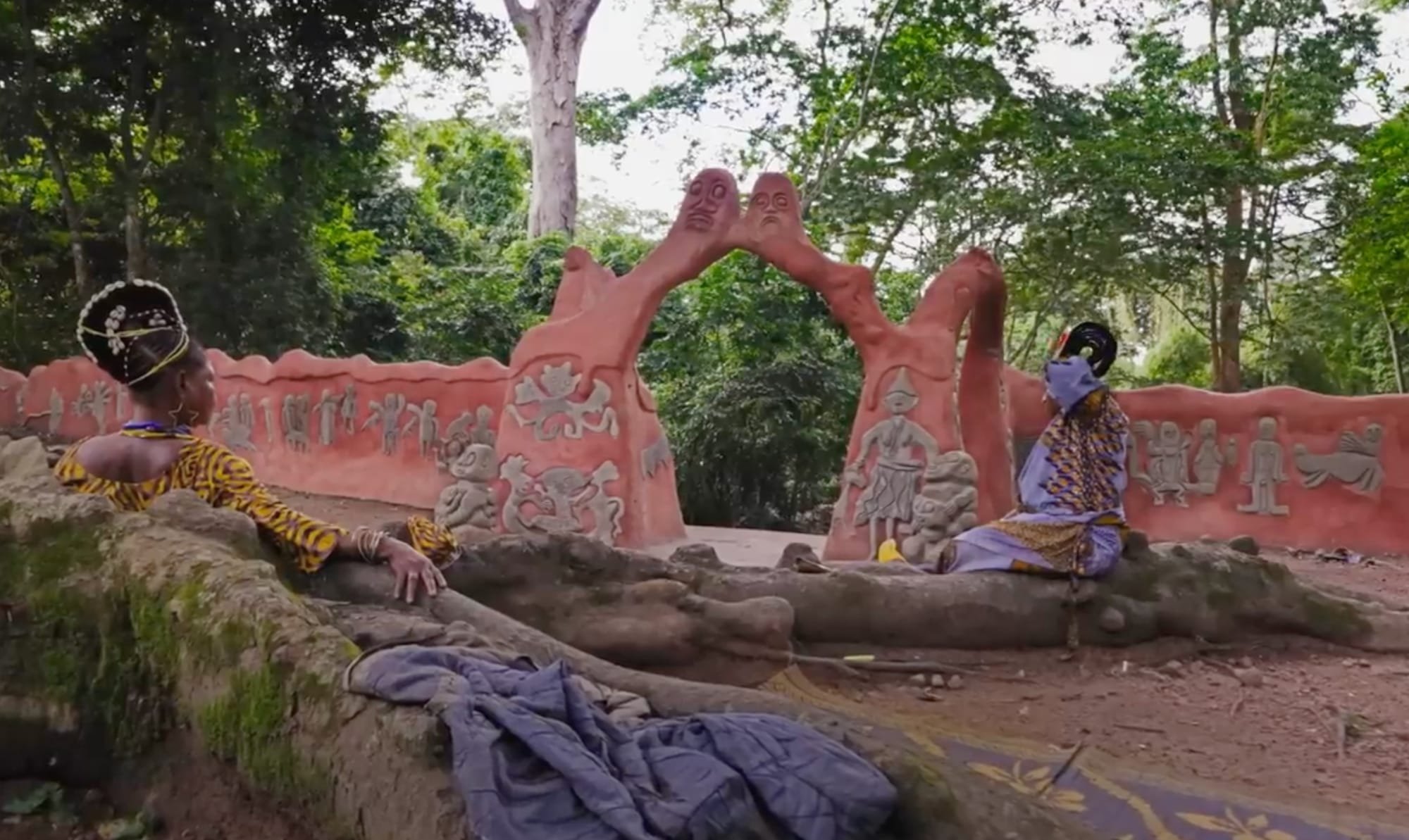 Divine Sculptures Revere a Yorùbá Goddess in Nigeria’s Ọṣun-Òṣogbo Sacred Grove