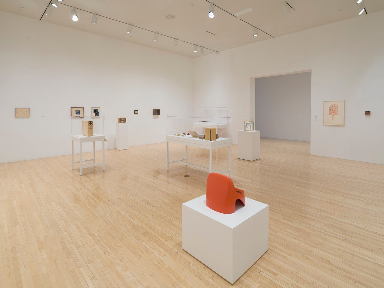 
        <i>Gifts of Michael Asher</i> at MOCA Geffen
      