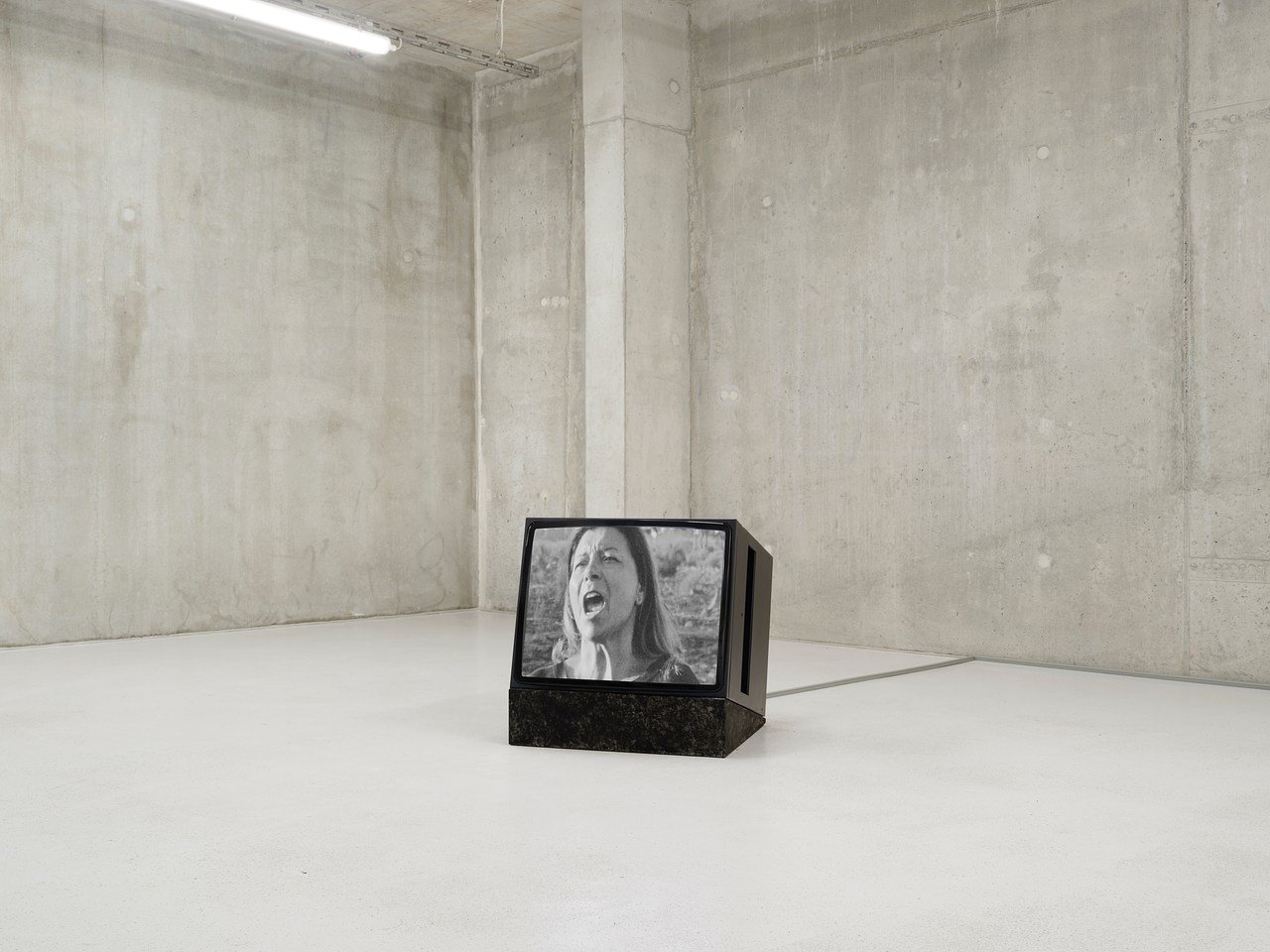 
        Niloufar Emamifar, Lisa Jo, Laura Langer, Marina Xenofontos at Galerie Molitor
      