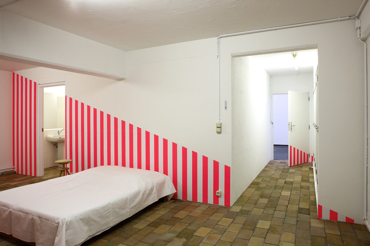 
        <i>Chambres d'Amis turns 40</i> at SMAK
      
